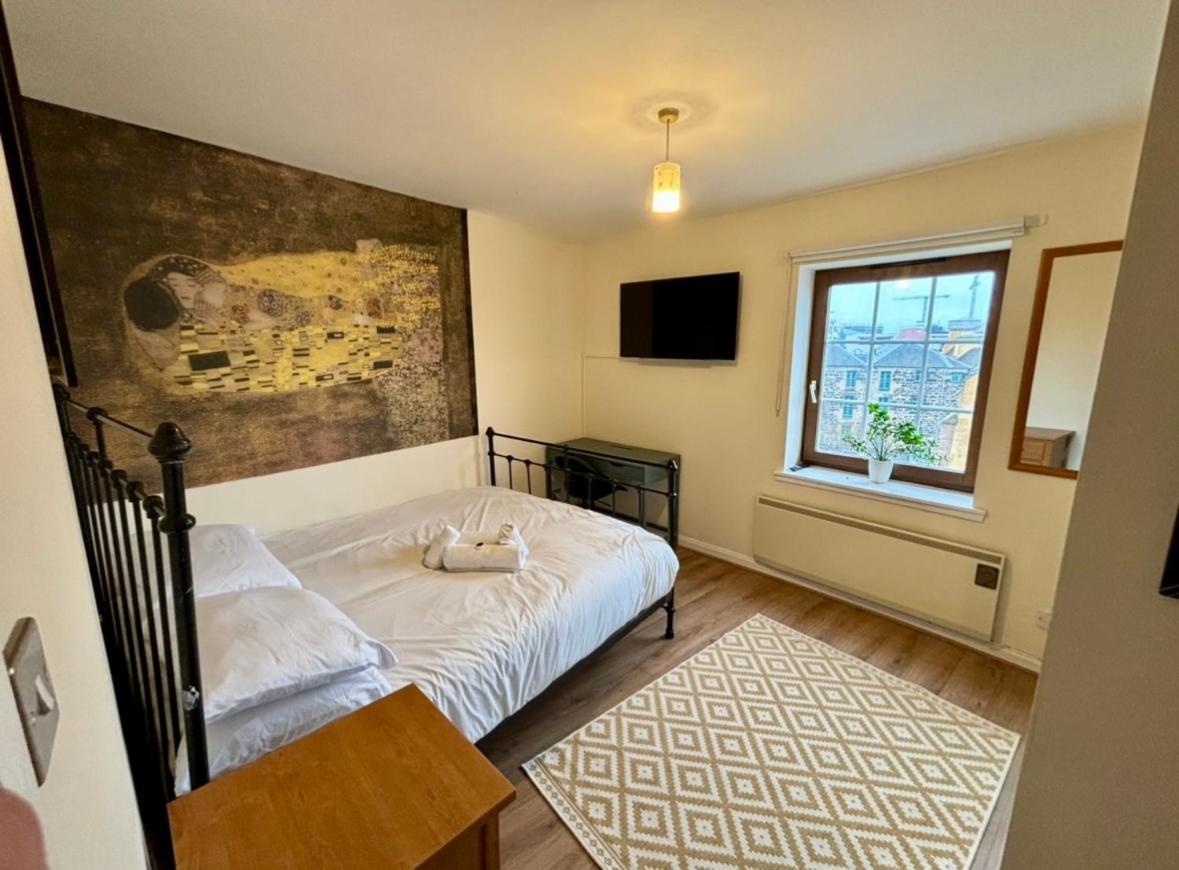 Sunshine On Leith. The River View Apartment! Edinburgh Ruang foto